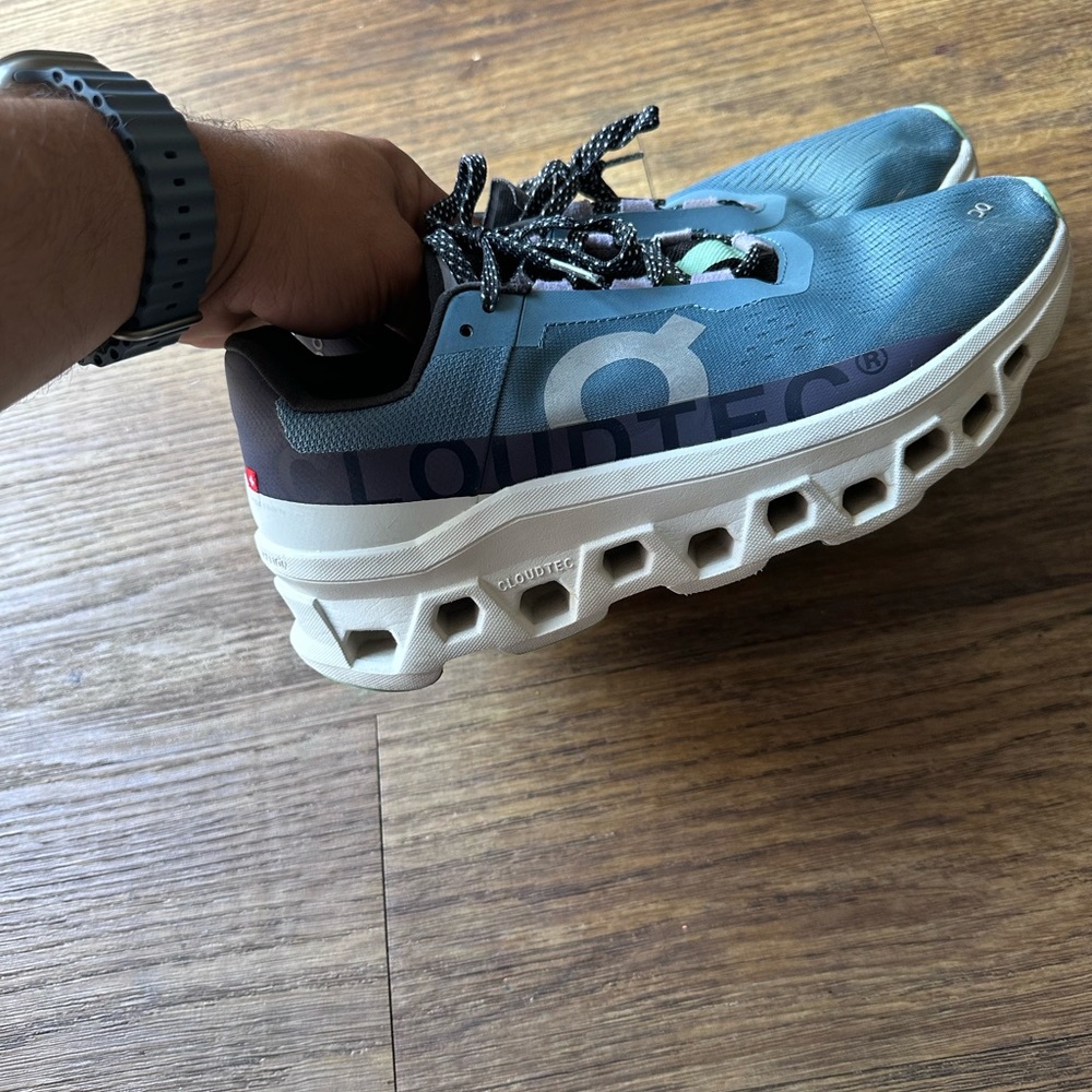 LOUDTEC Blue and White Sneakers